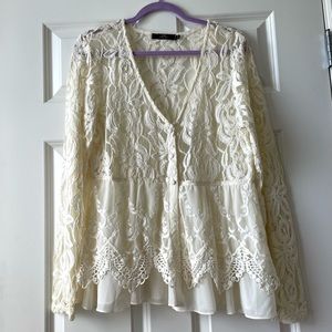 Buckle BKE Boutique Cream Ivory Lace Top Large